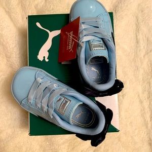 Beautiful Blue Puma sneakers with bow!